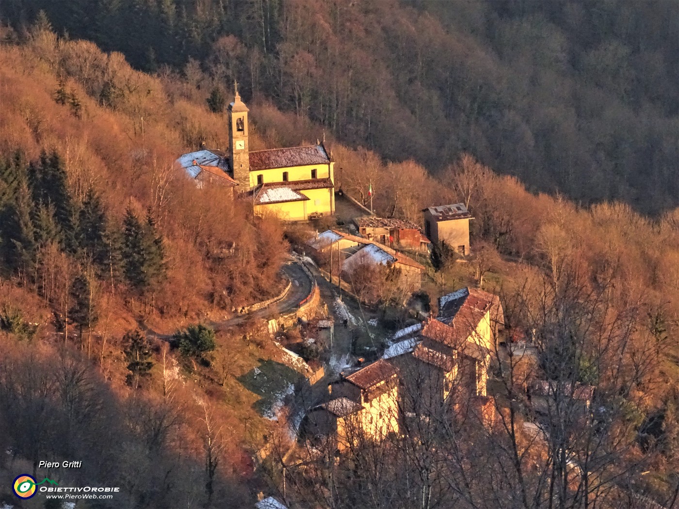 81 Catremerio nella calda luce dell'imminente tramonto.JPG